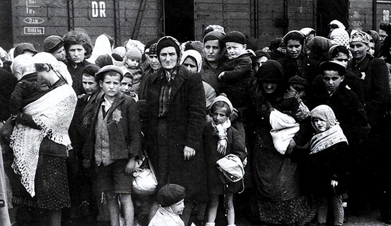 开云足球-以色列一位学者认为:下一个屠杀犹太人的极可能是美国